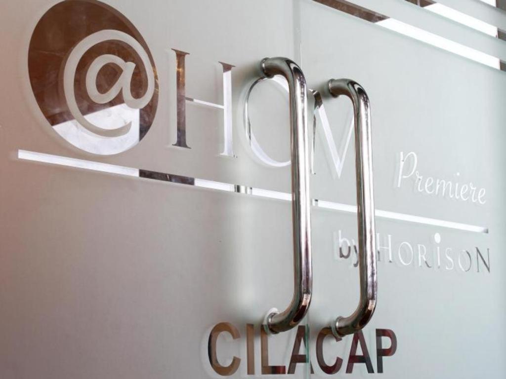 @Hom Premiere Cilacap Εξωτερικό φωτογραφία