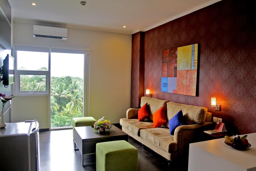 @Hom Premiere Cilacap Εξωτερικό φωτογραφία