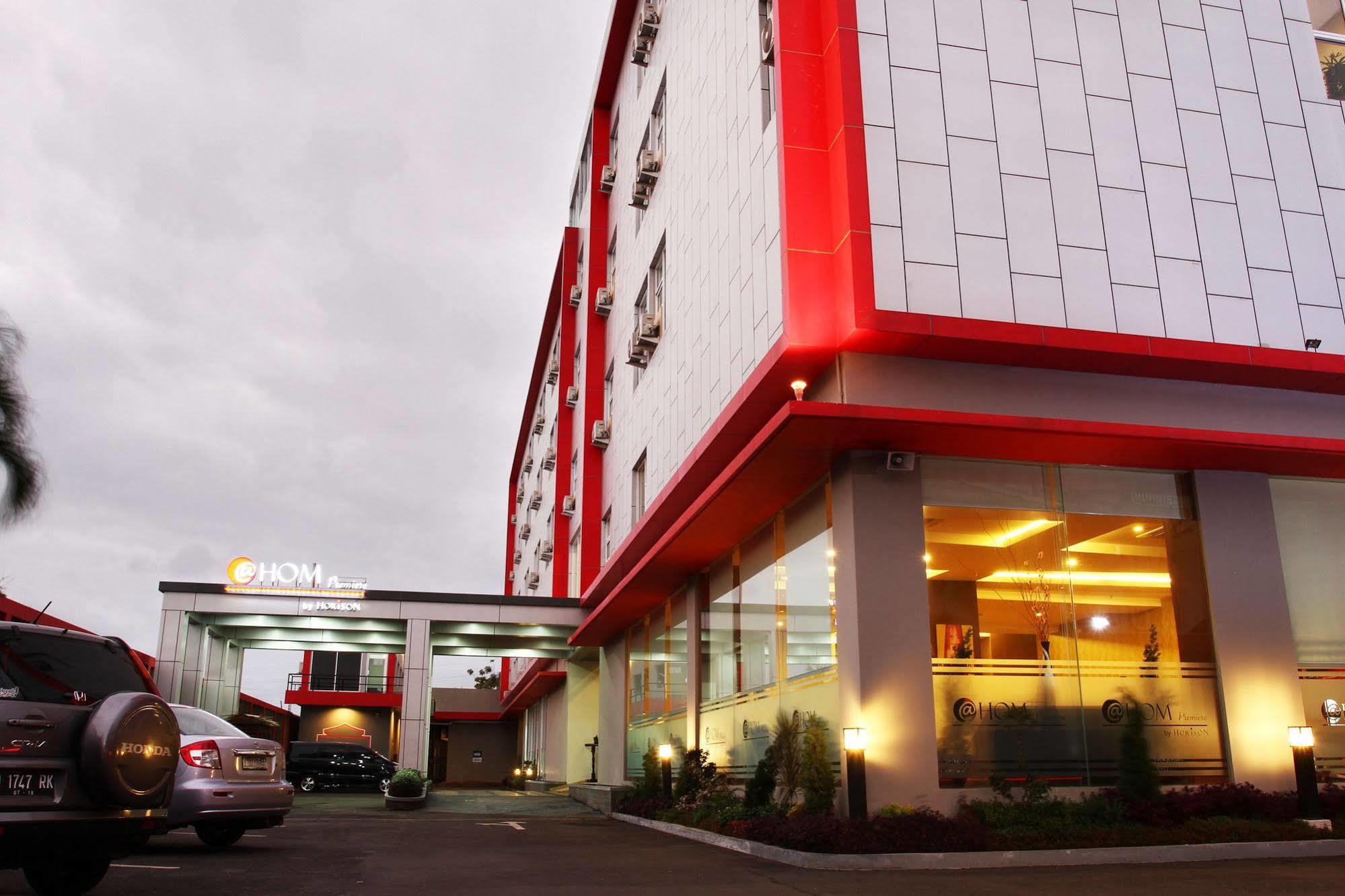 @Hom Premiere Cilacap Εξωτερικό φωτογραφία