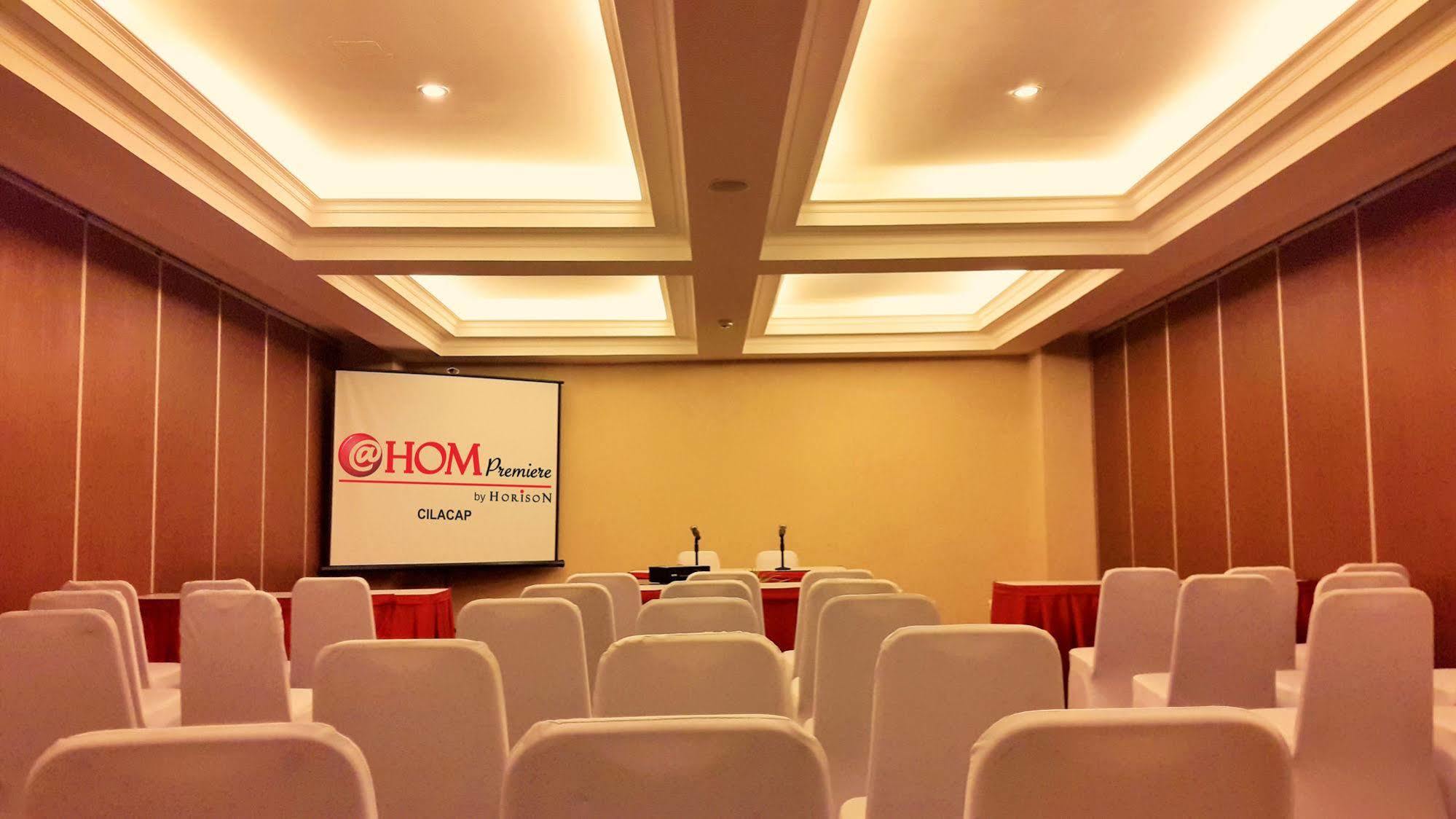 @Hom Premiere Cilacap Εξωτερικό φωτογραφία