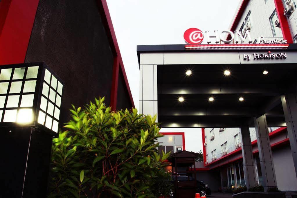 @Hom Premiere Cilacap Εξωτερικό φωτογραφία